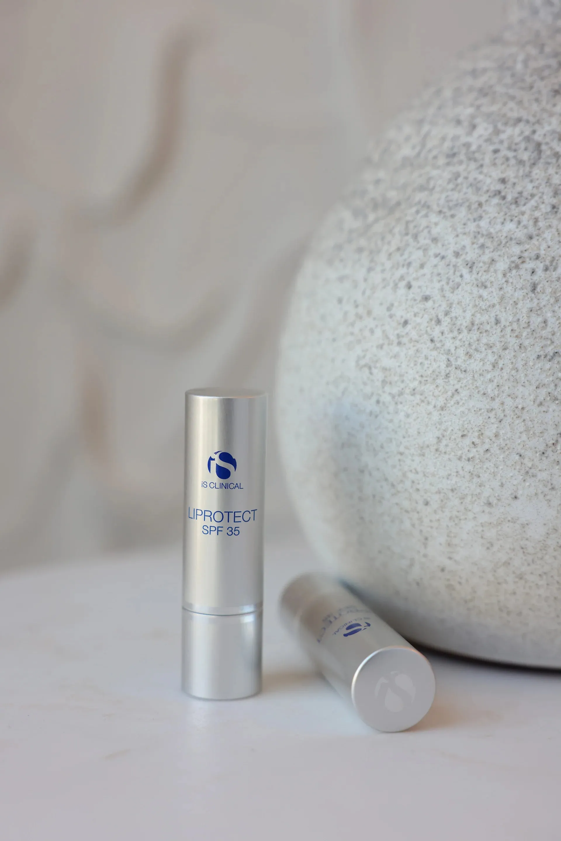 iS Clinical | LiProtect SPF35 (5g)