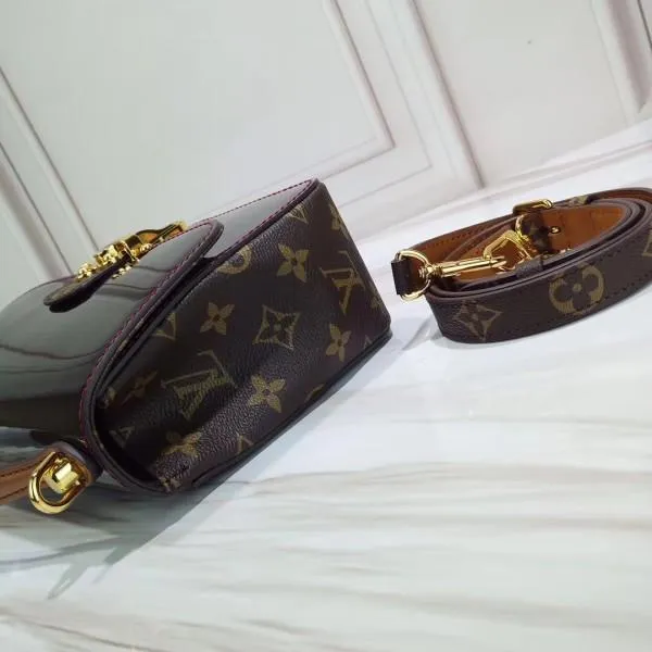 Smooth Vernis Patent Leather Cherrywood Bb Bag Amarante 2019